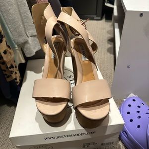 Steve Madden nude wedges